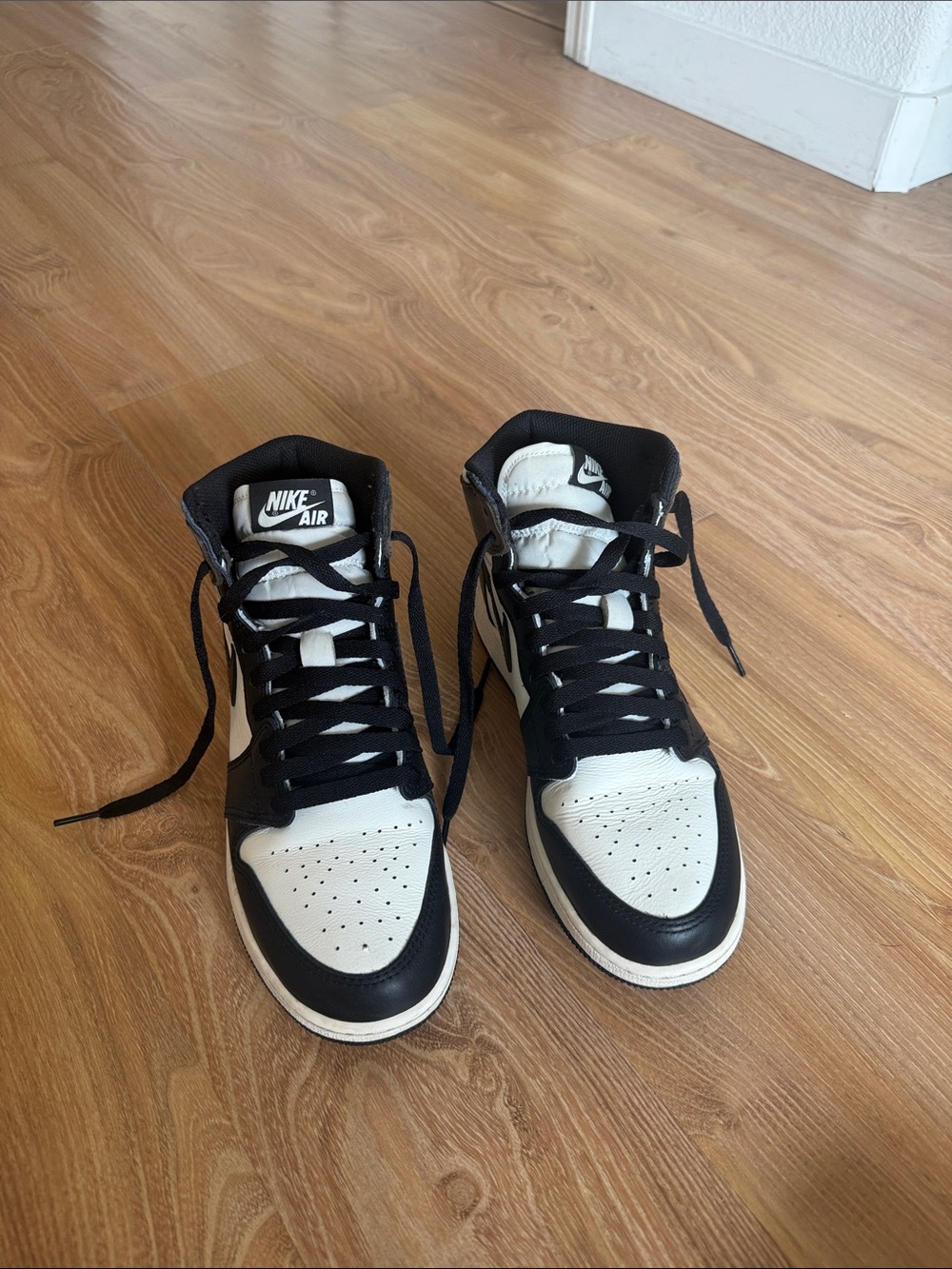 Jordan 1 Retro High Dark Mocha - Size 7 Youth - Picture 2 of 7